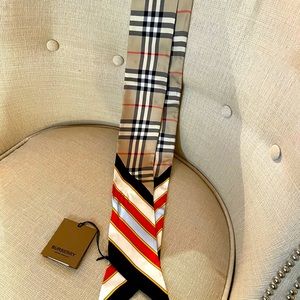 Burberry Skinny Check Scarf